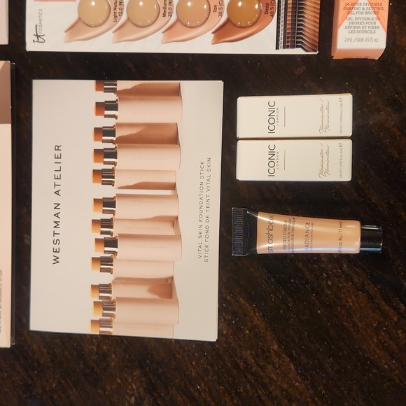 Makeup Essentials Set - Picture 4 of 9